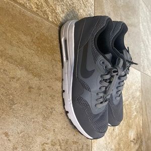 Nike Air women’s shoes size 7